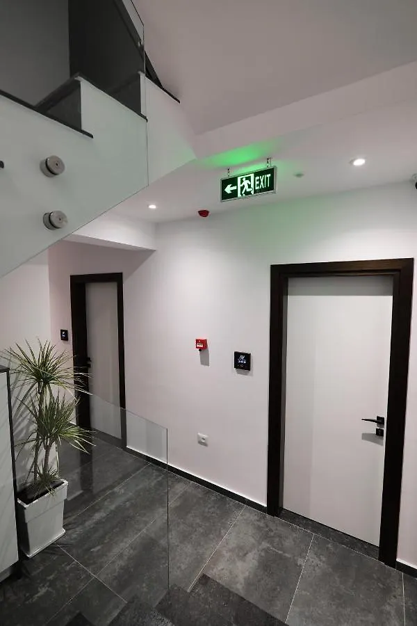 Adora'S View Hotel Саранда