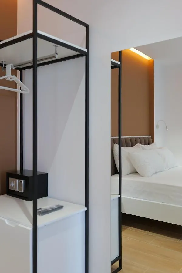 Adora'S View Hotel Саранда