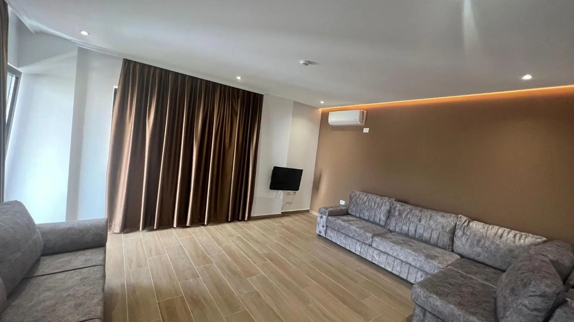 Adora'S View Hotel Saranda